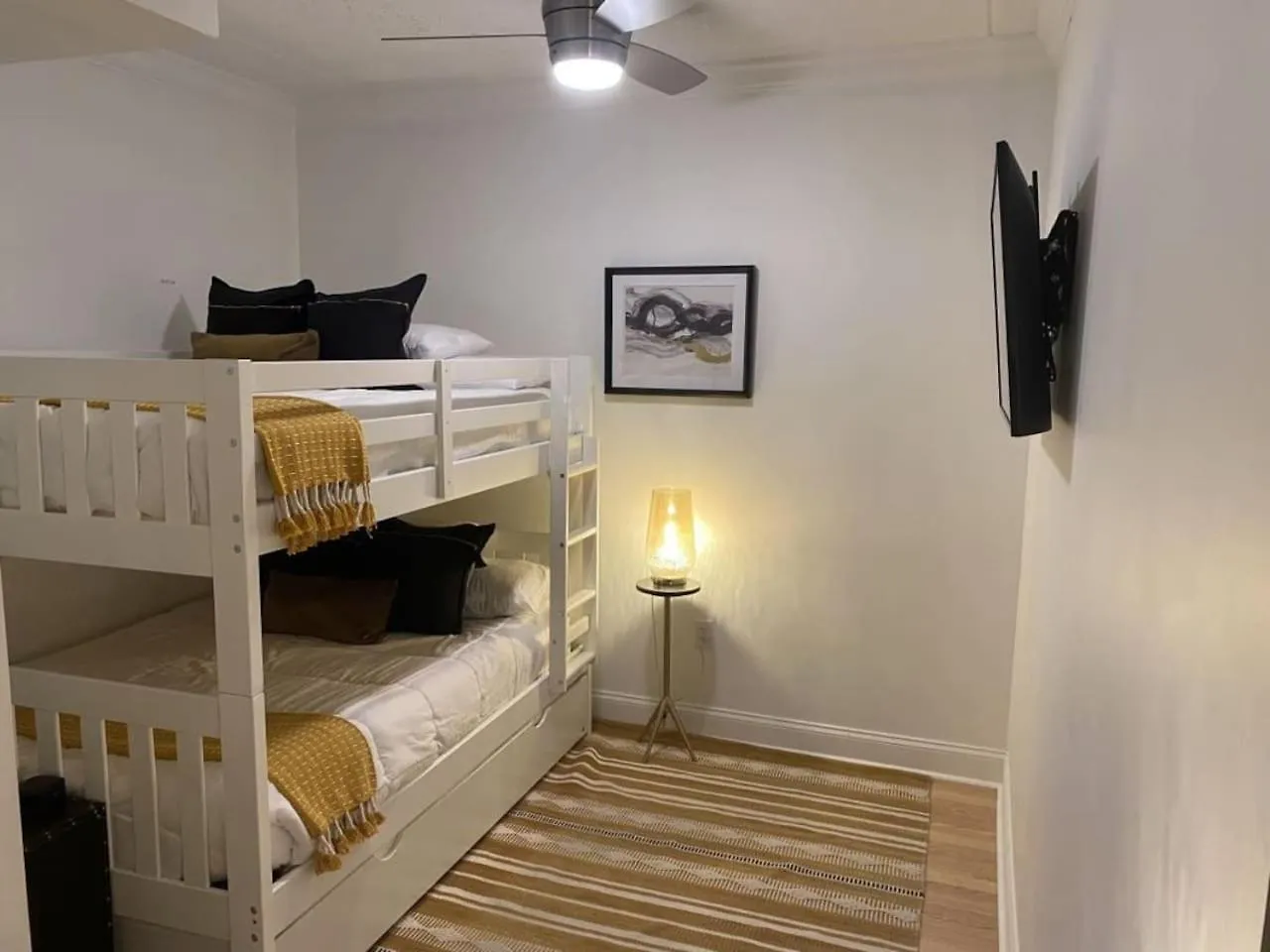 Two Condos On Music Row That Sleeps 14 With Pool And Parking Nashville Apartman