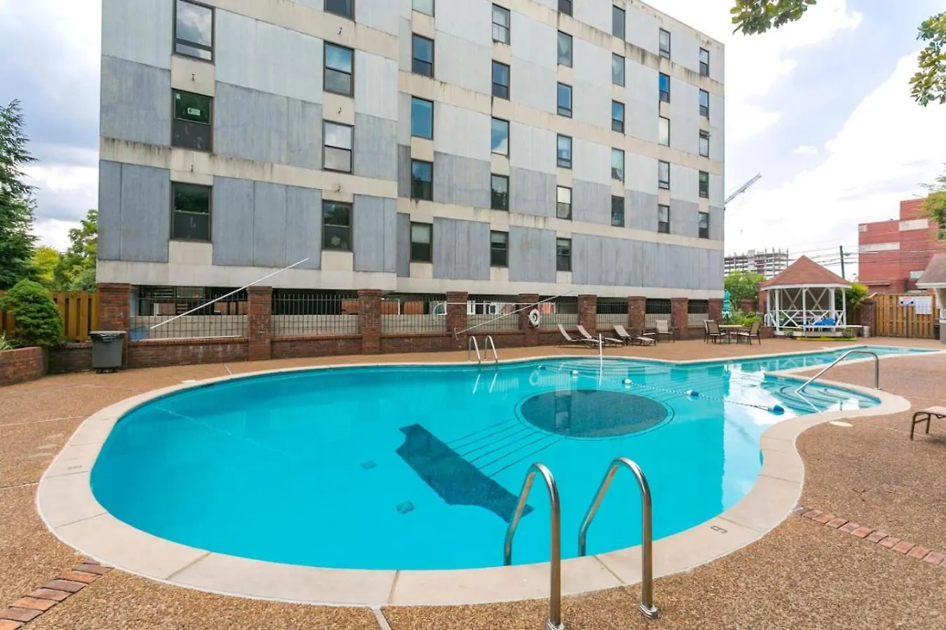 Apartman Two Condos On Music Row That Sleeps 14 With Pool And Parking Nashville