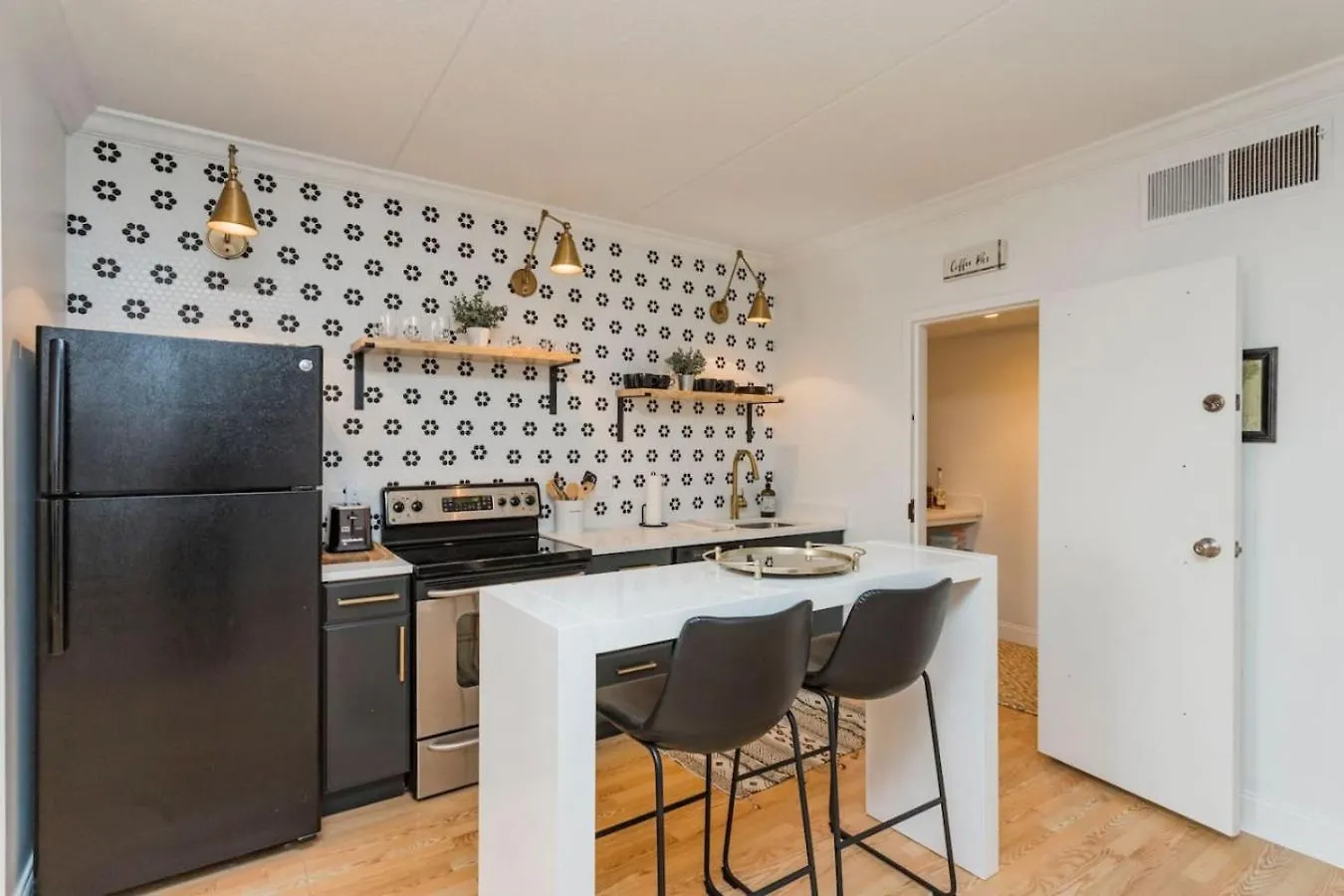 Two Condos On Music Row That Sleeps 14 With Pool And Parking Nashville Apartman