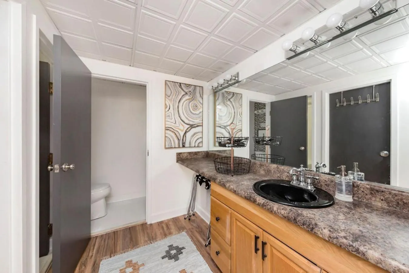 Two Condos On Music Row That Sleeps 14 With Pool And Parking Nashville