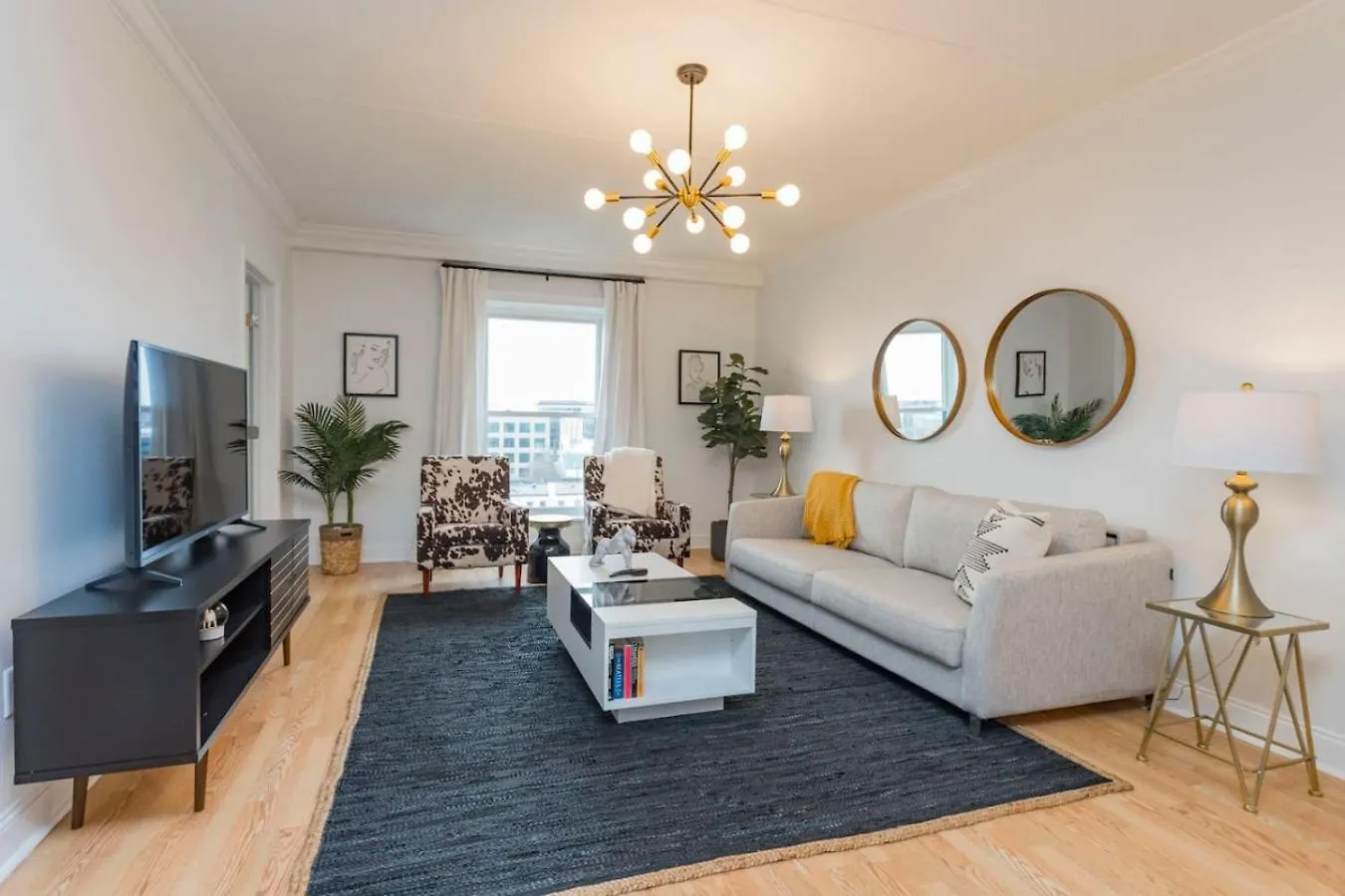 Two Condos On Music Row That Sleeps 14 With Pool And Parking Nashville Apartman