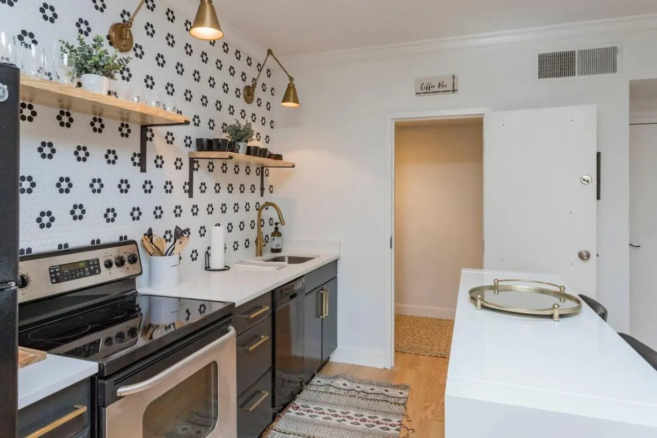 Two Condos On Music Row That Sleeps 14 With Pool And Parking Nashville