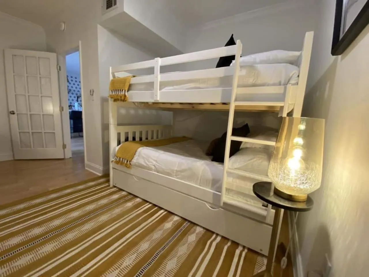 Two Condos On Music Row That Sleeps 14 With Pool And Parking Nashville 0*,