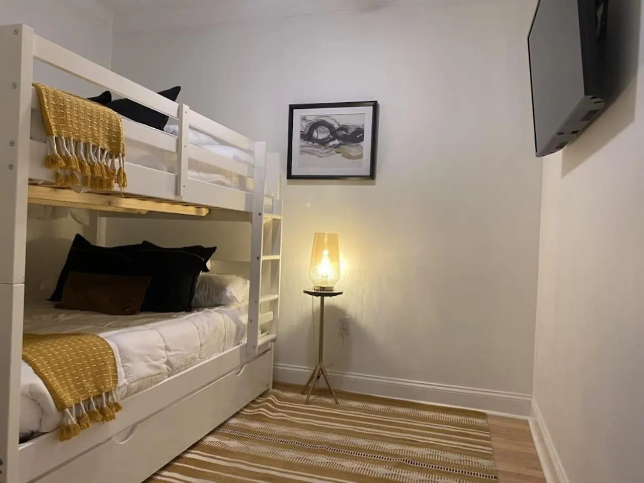 Apartman Two Condos On Music Row That Sleeps 14 With Pool And Parking Nashville