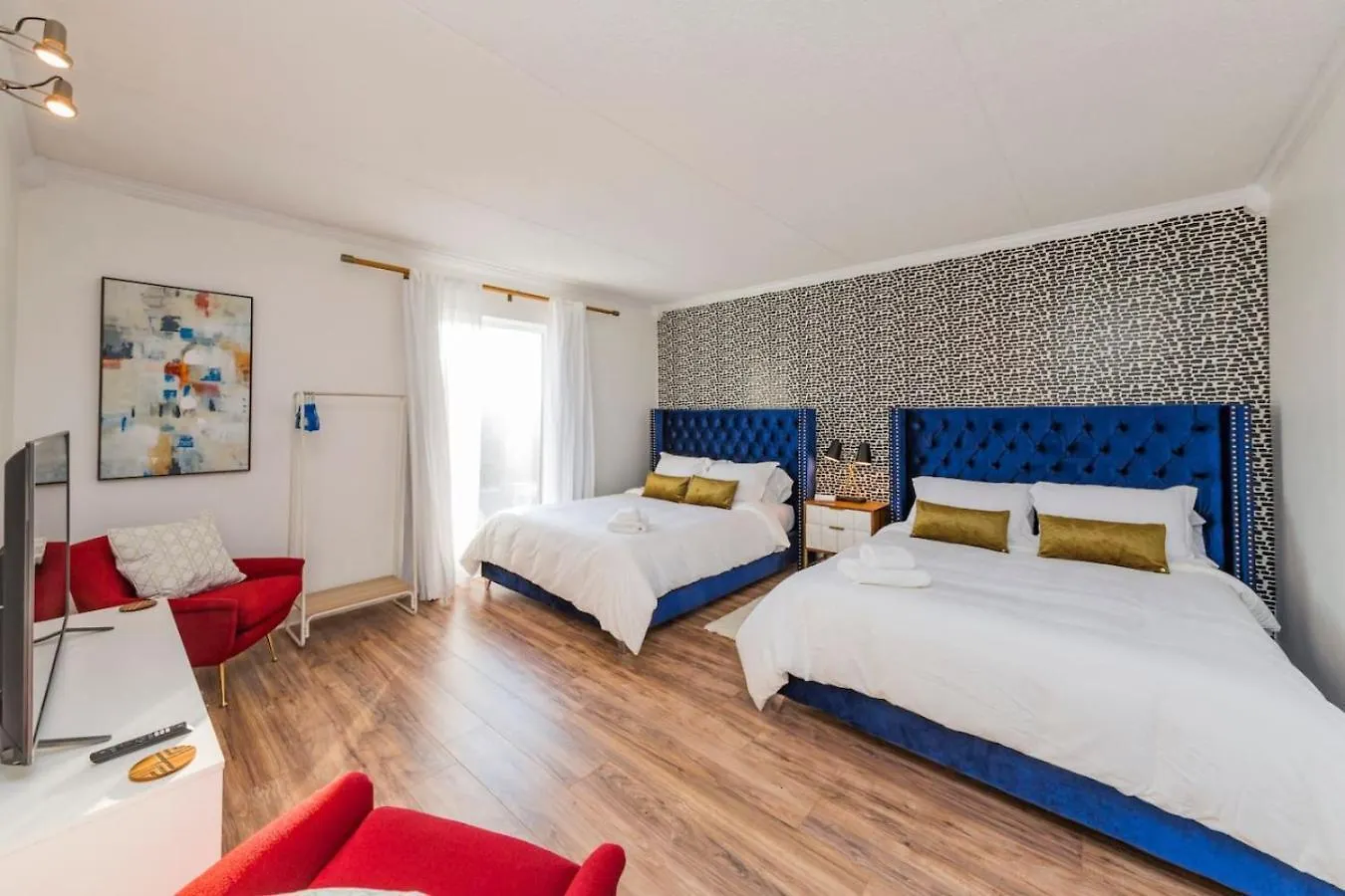 Apartman Two Condos On Music Row That Sleeps 14 With Pool And Parking Nashville