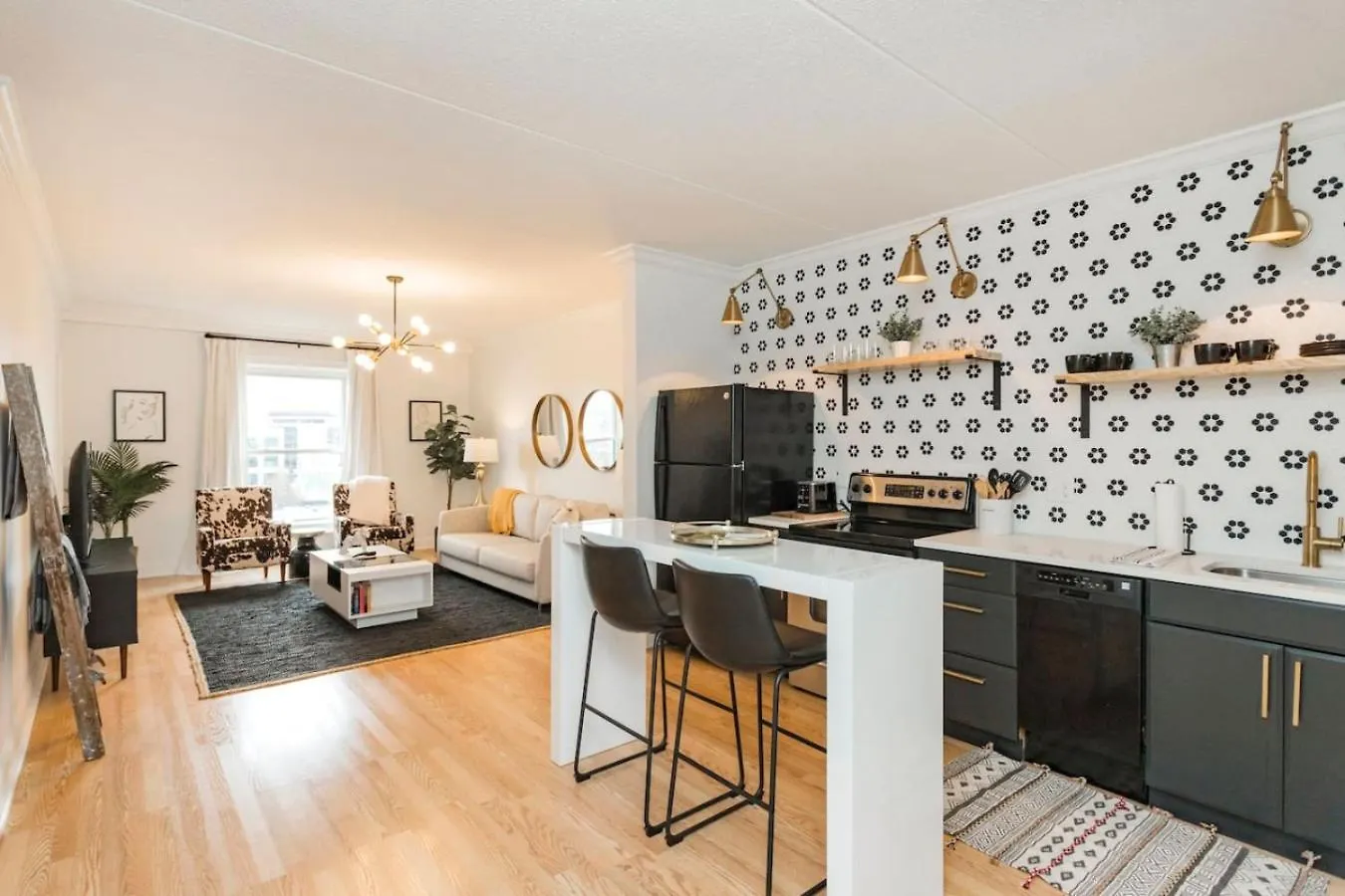 Two Condos On Music Row That Sleeps 14 With Pool And Parking Nashville
